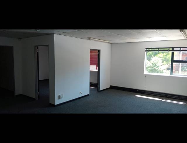620M² WAREHOUSE TO LET IN LASER PARK